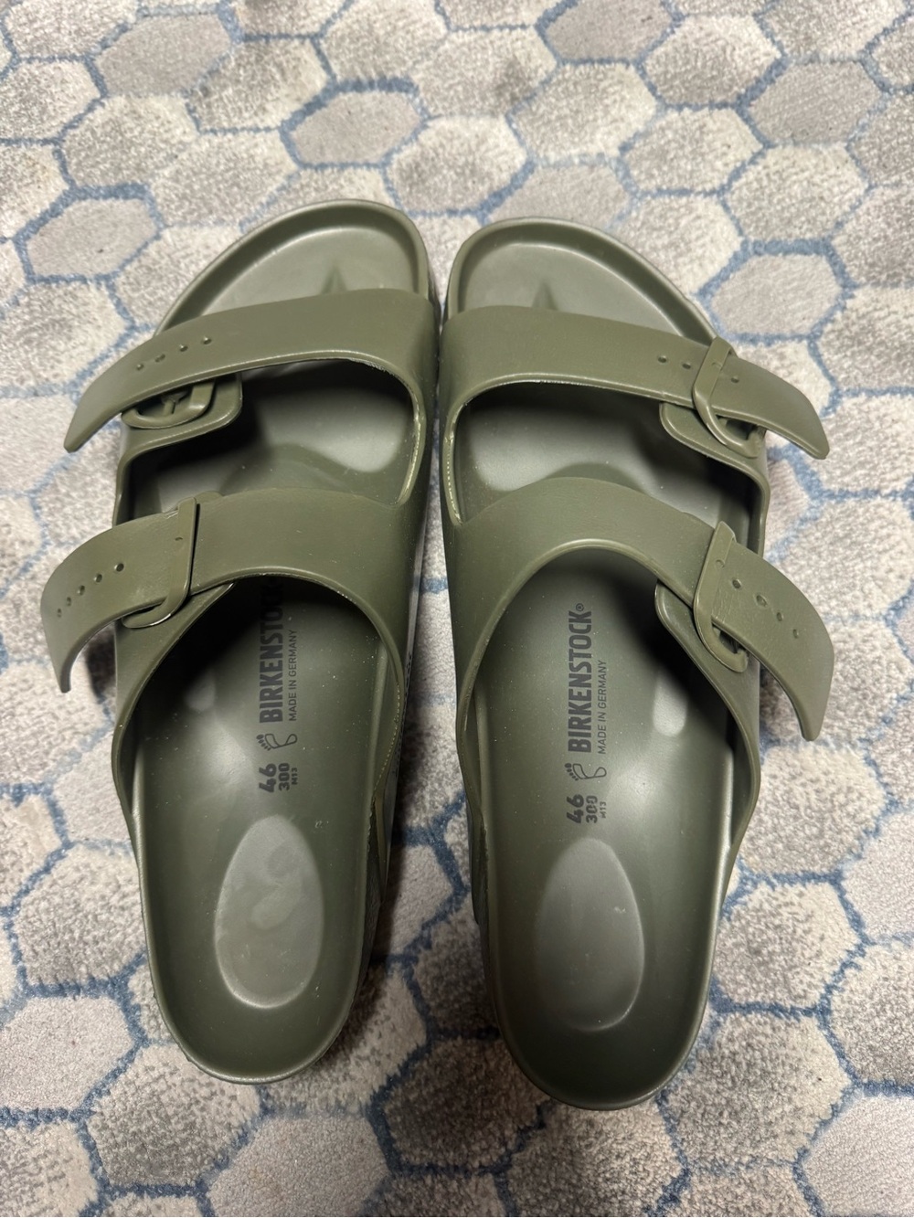 NWOB Birkenstock Arizona EVA Slides in Olive